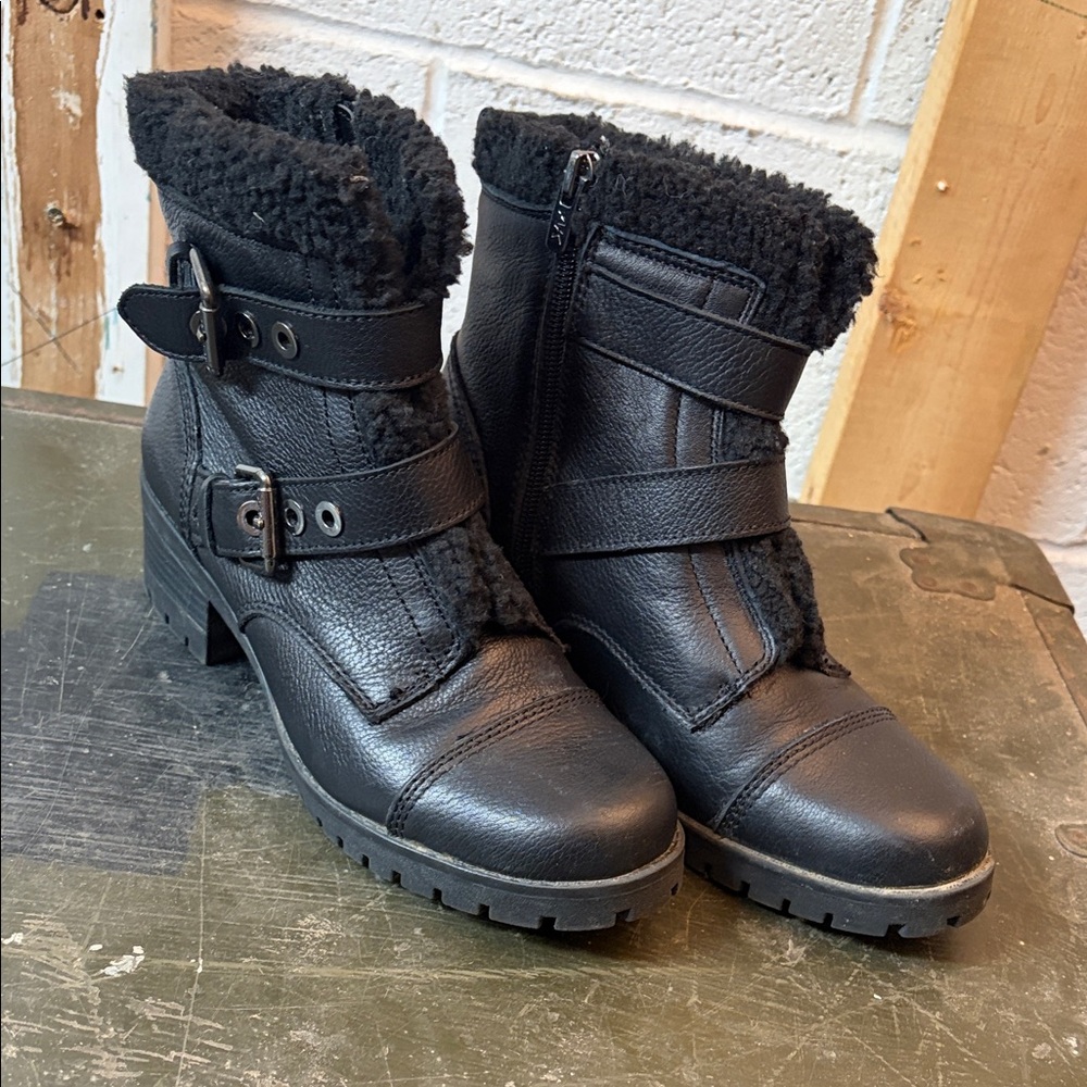Anne Klein women’s boots lightly worn